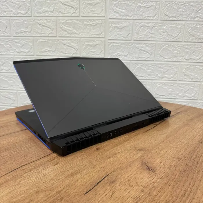 Ігровий ноутбук Б-клас Dell Alienware 15 R3 / 15.6" (1920x1080) IPS / Intel Core i7-7700HQ (4 (8) ядра по 2.8 - 3.8 GHz) / 16 GB DDR4 / 500 GB SSD / nVidia GeForce GTX 1070, 8 GB GDDR5, 256-bit / WebCam б/в - зображення 6