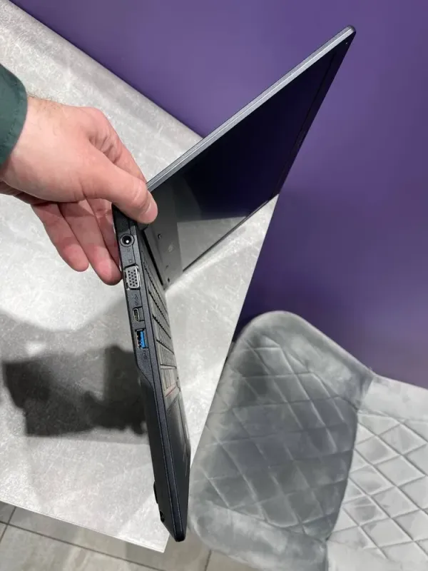 Ноутбук Fujitsu Lifebook E548 / 14" (1920x1080) IPS / Intel Core i5-8250U (4 (8) ядра по 1.6 - 3.4 GHz) / 8 GB DDR4 / 240 GB SSD / Intel HD Graphics 620 / WebCam б/в - зображення 3