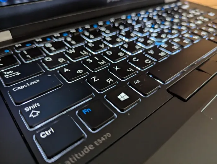 Ноутбук Dell Latitude E5470 / 14" (1366x768) TN / Intel Core i5-6300U (2 (4) ядра по 2.4 - 3.0 GHz) / 8 GB DDR4 / 256 GB SSD / Intel HD Graphics 520 / WebCam / Windows 10 б/в - зображення 6