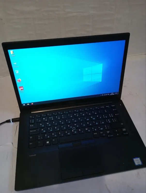 Ультрабук Dell Latitude 7480 / 14" (1920x1080) TN / Intel Core i5-6300U (2 (4) ядра по 2.4 - 3.0 GHz) / 8 GB DDR4 / 120 GB SSD / Intel HD Graphics 520 / WebCam / Без АКБ б/в - зображення 2