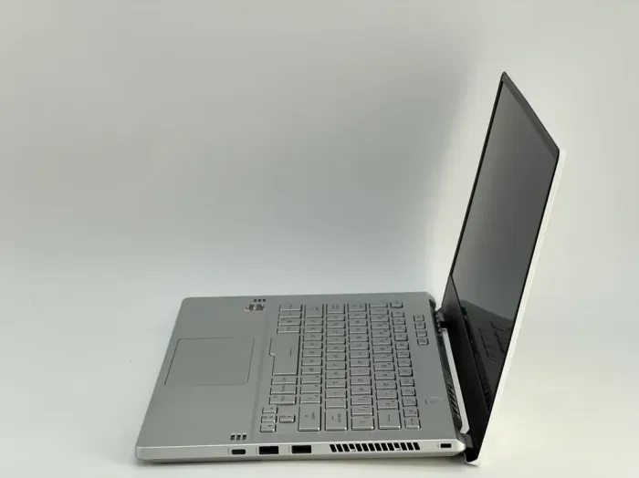 Ігровий ультрабук Asus ROG Zephyrus G14 GA401IV / 14" (1920x1080) IPS / AMD Ryzen 9 4900HS (8 (16) ядер по 3.0 - 4.3 GHz) / 24 GB DDR4 / 480 GB SSD / nVidia GeForce RTX 2060 Max-Q, 6 GB GDDR6, 192-bit б/в - зображення 4