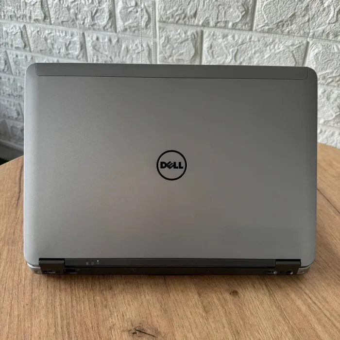 Ноутбук Dell Latitude E6440 / 14" (1366x768) TN / Intel Core i5-4310M (2 (4) ядра по 2.7 - 3.4 GHz) / 8 GB DDR3 / 128 GB SSD / AMD Radeon HD 8690M, 2 GB GDDR5, 64-bit / WebCam б/в - зображення 3