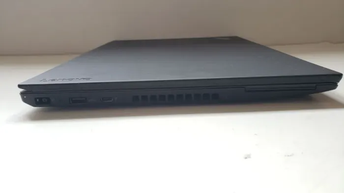 Ноутбук Lenovo ThinkPad T570 / 15.6" (1920x1080) IPS Touch / Intel Core i5-6300U (2 (4) ядра по 2.4 - 3.0 GHz) / 8 GB DDR4 / 512 GB SSD / Intel HD Graphics 520 / WebCam / Дві АКБ б/в - зображення 4