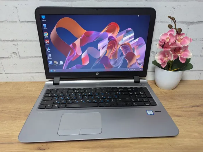 Ноутбук Б-клас HP ProBook 450 G3 / 15.6" (1366x768) TN / Intel Core i3-6100U (2 (4) ядра по 2.3 GHz) / 8 GB DDR3 / 128 GB SSD / Intel HD Graphics 520 / WebCam б/в - зображення 2