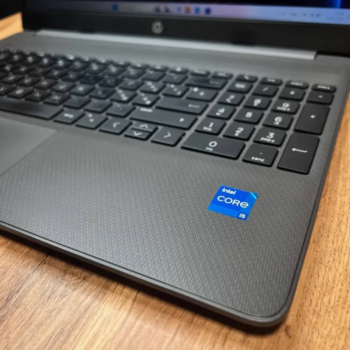 Ноутбук Б-клас HP 250 G9 (6F216EA) / 15.6" (1920x1080) IPS / Intel Core i5-1235U (10 (12) ядер по 3.3 - 4.4 GHz) / 16 GB DDR5 / 512 GB SSD / Intel Iris Xe Graphics / WebCam / HDMI б/в - зображення 6