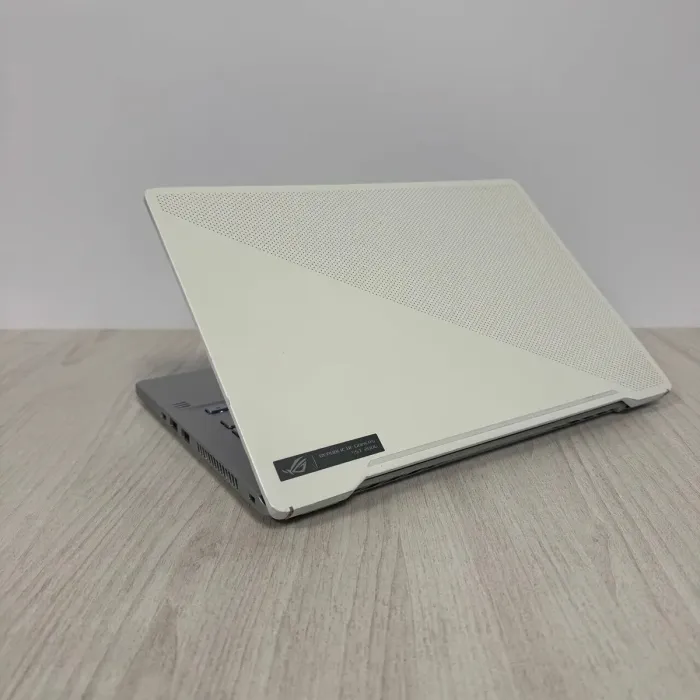 Ігровий ультрабук Б-класу Asus ROG Zephyrus G14 GA401IV / 14" (1920x1080) IPS / AMD Ryzen 9 4900HS (8 (16) ядер по 3,0 - 4,3 ГГц) / 16 ГБ DDR4 / 1000 ГБ SSD NVMe / nVidia GeForce RTX 2060 Max-Q, 6 ГБ GDDR6, 192-біт б/в - зображення 6