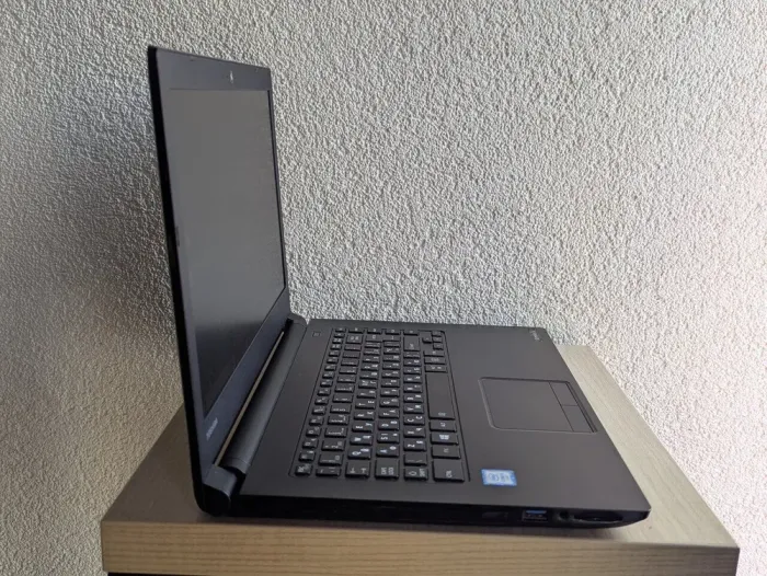 Ноутбук Б-клас Toshiba Satellite Pro R40-C / 14" (1366x768) TN / Intel Core i5-6200U (2 (4) ядра по 2.3 - 2.8 GHz) / 8 GB DDR3 / 128 GB SSD / Intel HD Graphics 520 / WebCam б/в - зображення 5