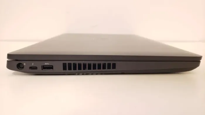 Ультрабук Dell Latitude 5501 / 15.6" (1920x1080) IPS / Intel Core i5-9400H (4 (8) ядра по 2.5 - 4.3 GHz) / 16 GB DDR4 / 256 GB SSD M.2 + 500 GB HDD / Intel UHD Graphics 630 / WebCam / Win 11 Pro б/в - зображення 4