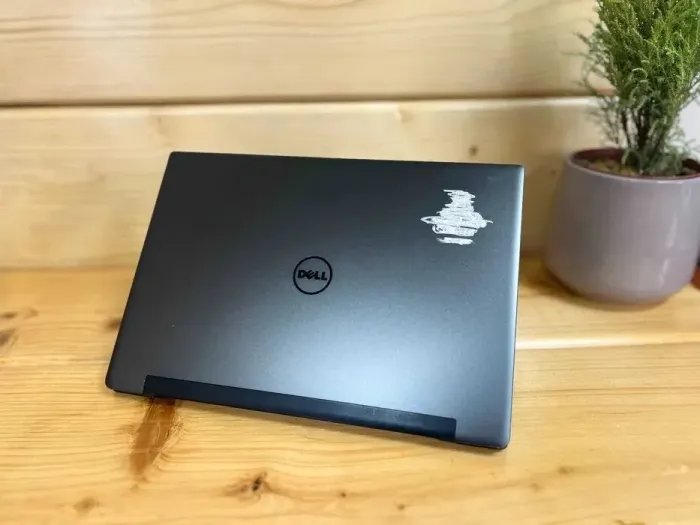 Ультрабук Dell Latitude 7370 / 13.3" (1920x1080) IPS / Intel Core m5-6Y57 (2 (4) ядра по 1.1 - 2.8 GHz) / 8 GB DDR3 / 256 GB SSD / Intel HD Graphics 515 / WebCam / Windows 10 Pro б/в - зображення 5