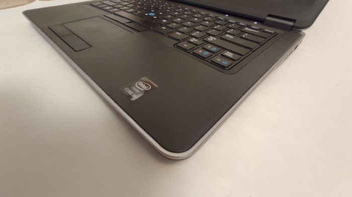 Ноутбук Dell Latitude E7440 / 14" (1366x768) TN / Intel Core i5-4310U (2 (4) ядра по 2.0 - 3.0 GHz) / 8 GB DDR3 / 256 GB SSD / Intel HD Graphics 4400 / WebCam / DVD-ROM б/в - зображення 4