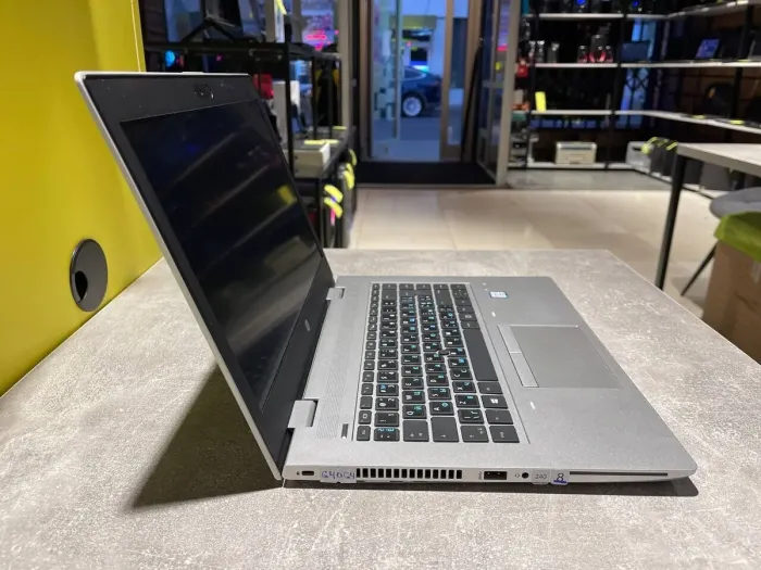 Ультрабук HP ProBook 640 G4 / 14" (1920x1080) IPS / Intel Core i5-8250U (4 (8) ядра по 1.6 - 3.4 GHz) / 8 GB DDR4 / 240 GB SSD / Intel UHD Graphics 620 / WebCam б/в - зображення 3