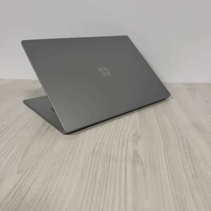 Ультрабук Microsoft Surface Laptop 5 / 15" (2496x1664) IPS Touch / Intel Core i7-1255U (10 (12) ядер по 3.5 - 4.7 GHz) / 16 GB DDR5 / 512 GB SSD NVMe / Intel Iris Xe Graphics / WebCam б/в - зображення 6