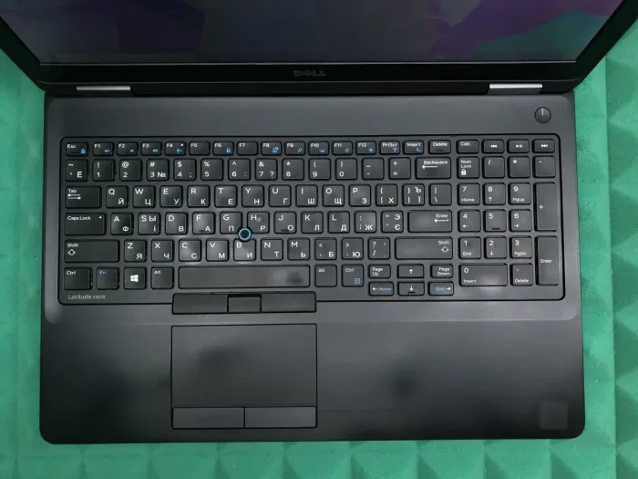 Ноутбук Б-клас Dell Latitude E5570 / 15.6" TN / Core i5-6200U (2(4) ядра по 2.3-2.8GHz) / 8GB DDR4 / 256GB SSD / HD Graphics 520 / WebCam / HDMI / Win 10 б/в - зображення 4