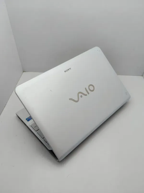 Ноутбук Sony SV1512 / 15.6 (1366x768) TN / Intel Core i5-3210M (2 (4) ядра по 2.5 - 3.1 GHz) / 6 GB DDR3 / 650 GB HDD / AMD Radeon HD 7600M, 1 GB GDDR3, 64-bit / WebCam б/в - зображення 8