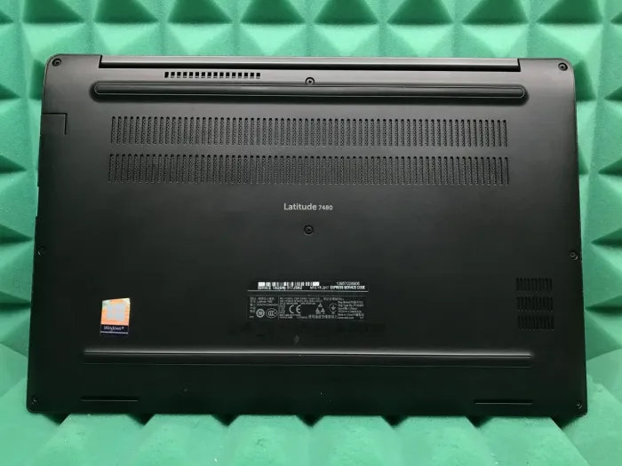 Ультрабук Б-клас Dell Latitude 7480 / 14" (1920x1080) IPS / Intel Core i5-6300U (2 (4) ядра по 2.4 - 3.0 GHz) / 8 GB DDR4 / 256 GB SSD M.2 / Intel HD Graphics 520 / WebCam / HDMI б/в - зображення 6