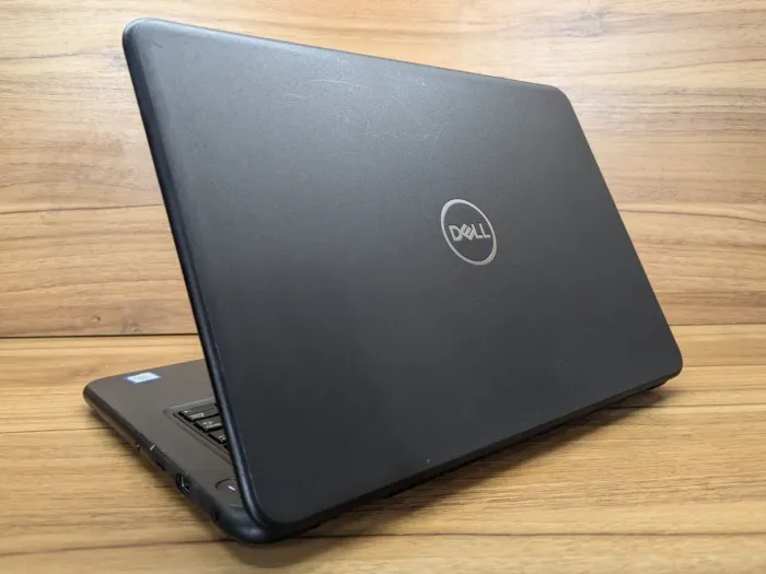 Ноутбук Dell Latitude 3300 / 13.3" (1366x768) TN / Intel Core i5-8250U (4 (8) ядра по 1.6 - 3.4 GHz) / 8 GB DDR4 / 256 GB SSD / Intel HD Graphics 620 / WebCam / Windows 10 б/в - зображення 6