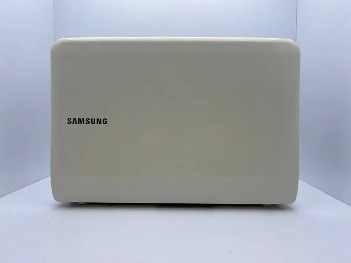 Ноутбук Samsung SF310 / 15.6" (1366x768) TN / Intel Core i3-370M (2 (4) ядра по 2.4 GHz) / 4 GB DDR3 / 250 GB HDD / nVidia GeForce 310M, 512 MB GDDR3, 64-bit / WebCam б/в - зображення 5