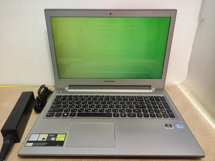 Ноутбук Lenovo IdeaPad Z500 / 15.6" (1366x768) TN / Intel Core i7-3520M (2 (4) ядра по 2.9 - 3.6 GHz) / 8 GB DDR3 / 1000 GB HDD / nVidia GeForce GT 645M, 2 GB DDR3, 128-bit / WebCam / АКБ не тримає б/в - зображення 2