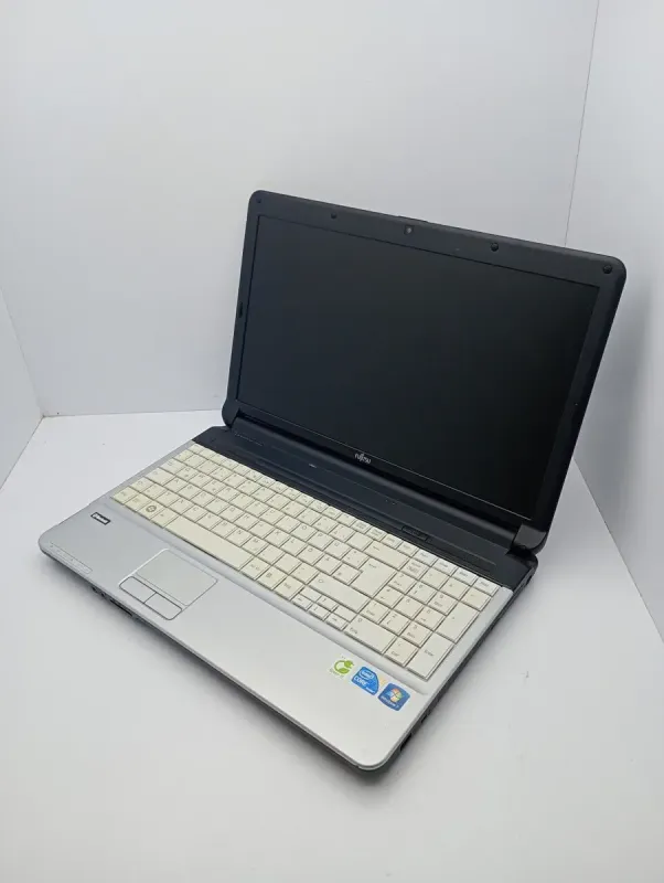Ноутбук Fujitsu LifeBook A530 / 15.6" (1366x768) TN / Intel Core i3-350M (2 (4) ядра по 2.26 GHz) / 8 GB DDR3 / 250 GB HDD / Intel HD Graphics / WebCam б/в - зображення 6