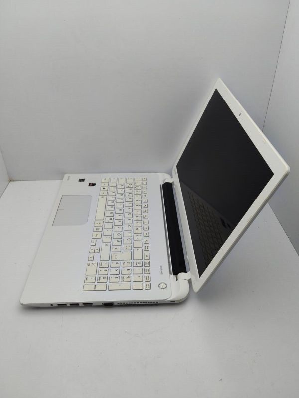 Ноутбук Toshiba Satellite L50 / 15.6" (1366x768) TN / Intel Core i5-5200U (2 (4) ядра по 2.2 - 2.7 GHz) / 8 GB DDR3 / 500 GB HDD / Intel HD Graphics 5500 / WebCam б/в - зображення 5