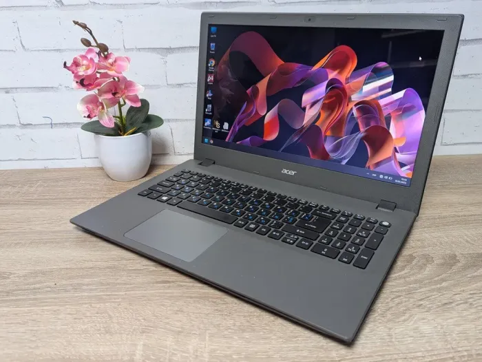 Ноутбук Acer Aspire E5-573 / 15.6" (1366x768) TN / Intel Core i5-5200U (2 (4) ядра по 2.2 - 2.7 GHz) / 8 GB DDR3 / 128 GB SSD / Intel HD Graphics 5500 / WebCam / DVD-ROM б/в - зображення 4