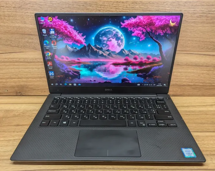 Ультрабук Dell XPS 13 9350 / 13.3" (1920x1080) IPS / Intel Core i5-6200U (2 (4) ядра по 2.3 - 2.8 GHz) / 8 GB DDR3 / 256 GB SSD / Intel HD Graphics 520 / Windows 10 б/в - зображення 2