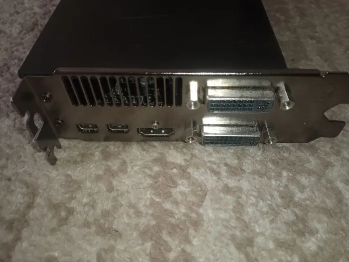 Дискретна відеокарта AMD Radeon HD 6870, 1 GB GDDR5, 256-bit / 1x HDMI, 2x miniDP, 2x DVI б/в - зображення 4