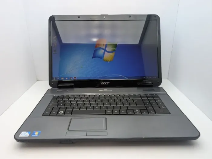 Ноутбук Acer Aspire 7715Z / 17.3" (1600x900) TN / Intel Pentium T4500 (2 ядра по 2.3 GHz) / 4 GB DDR3 / 250 GB HDD / Intel Graphics / WebCam / DVD-ROM / АКБ не тримає заряд б/в - зображення 2