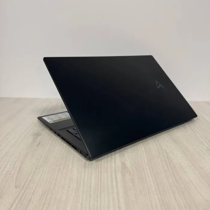 Ігровий ноутбук Asus ZenBook Pro 17 UM6702R / 17.3" (2560x1440) IPS Touch / AMD Ryzen 7 6800H (8 (16) ядер по 3,2 - 4,7 ГГц) / 16 ГБ DDR5 / 512 ГБ SSD NVMe / nVidia GeForce RTX 3050, 4 ГБ GDDR6, 128-bit / WebCam б/в - зображення 6