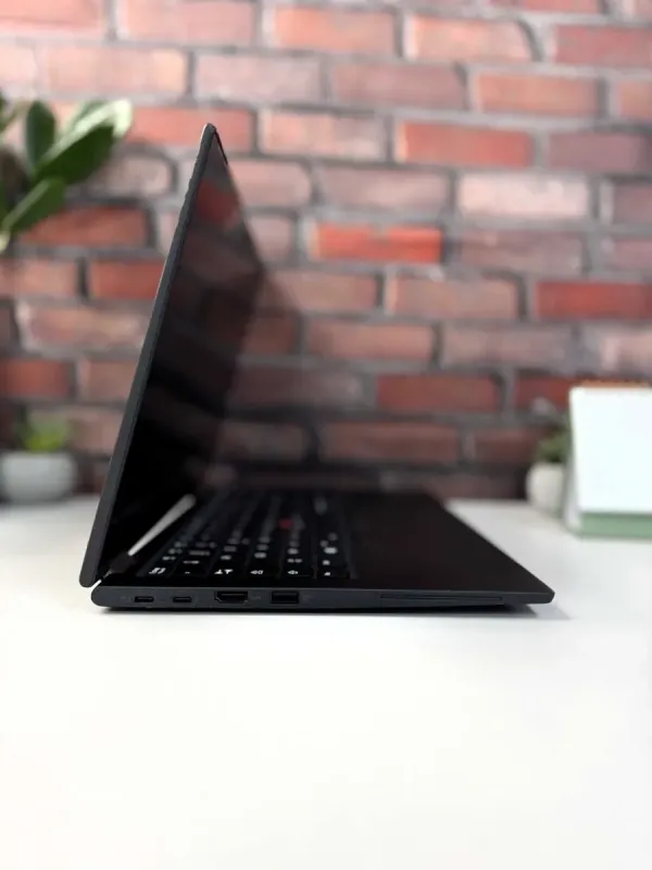 Ультрабук-трансформер Lenovo ThinkPad X13 Yoga Gen2 / 13.3" (1920x1080) IPS Touch / Intel Core i5-1145G7 (4 (8) ядра по 4.4 GHz) / 16 GB DDR4 / 256 GB SSD / Intel Iris Xe Graphics / WebCam / Стилус / Windows 10 Pro б/в - зображення 7