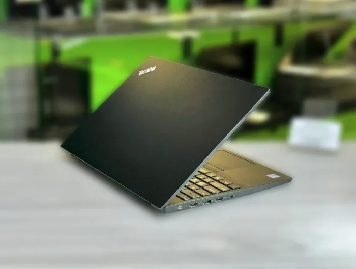 Ноутбук Б-клас Lenovo ThinkPad E590 / 15.6" (1920x1080) IPS / Intel Core i5-8265U (4 (8) ядра по 1.6 - 3.9 GHz) / 16 GB DDR4 / 256 GB SSD M.2 / Intel UHD Graphics 620 / WebCam / Win 10 Pro б/в - зображення 4