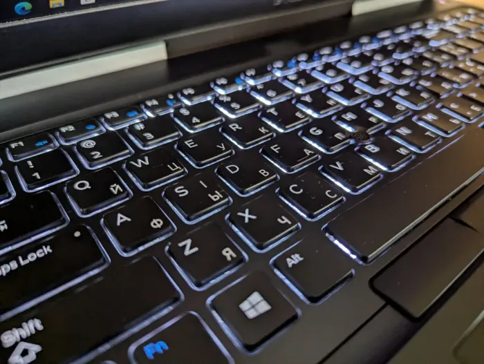 Мобільна робоча станція Dell Precision 7520 / 15,6" (1920x1080) IPS / Intel Core i7-6920HQ (4 (8) ядра по 2,9 - 3,8 ГГц) / 16 ГБ DDR4 / 480 ГБ SSD / nVidia Quadro M2200, 4 ГБ GDDR5, 128-біт / WebCam / Windows 10 б/в - зображення 6