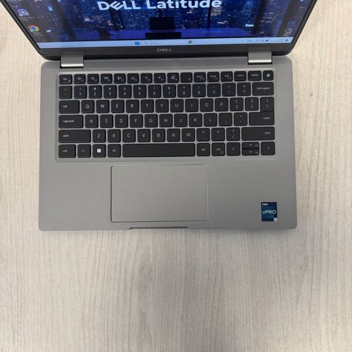 Ультрабук Dell Latitude 5330 / 13.3" (1920x1080) IPS / Intel Core i7-1265U (10 (12) ядер по 3.6 - 4.8 GHz) / 32 GB DDR4 / 512 GB SSD / Intel Iris X Graphics / WebCam б/в - зображення 3