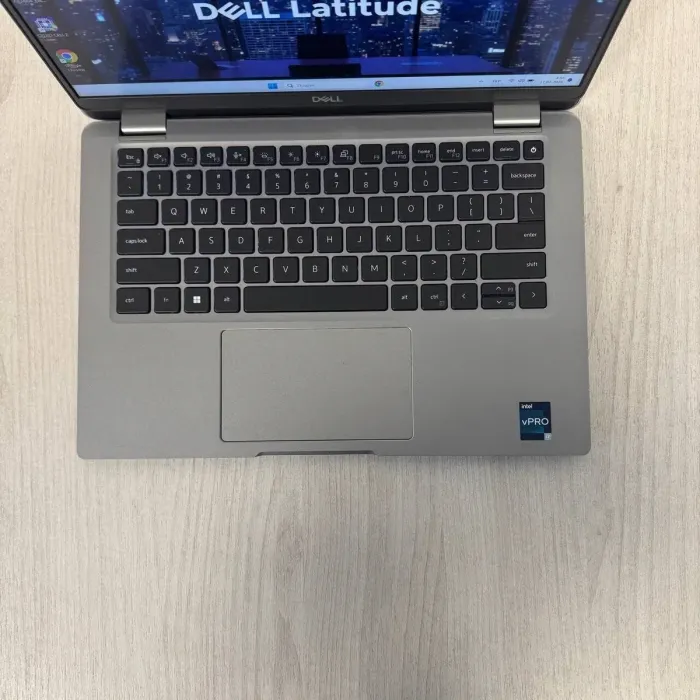 Ультрабук Dell Latitude 5330 / 13.3" (1920x1080) IPS / Intel Core i7-1265U (10 (12) ядер по 3.6 - 4.8 GHz) / 32 GB DDR4 / 512 GB SSD / Intel Iris X Graphics / WebCam б/в - зображення 3