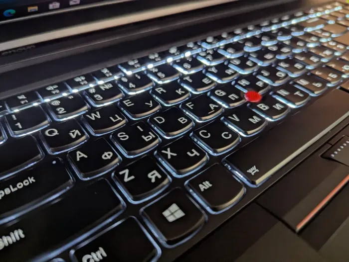 Мобільна робоча станція Lenovo ThinkPad P71 / 17.3" (3840x2160) IPS / Intel Xeon E3-1535M v6 (4 (8) ядра по 3.1 - 4.2 GHz) / 64 GB DDR4 / 1000 GB SSD + 512 GB SSD / nVidia Quadro P4000, 8 GB GDDR5, 256-bit / WebCam / TouchID / Windows 10 б/в - зображення 6