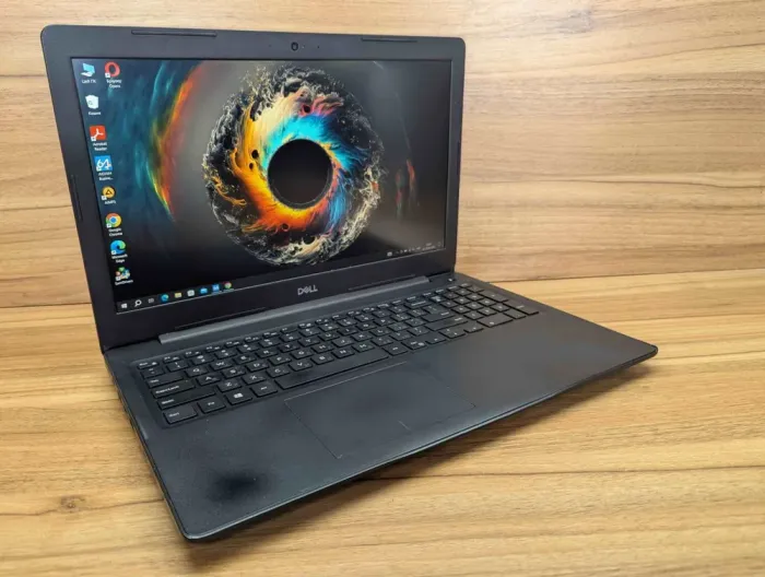 Ноутбук Dell Latitude 3590 / 15.6" (1920x1080) IPS / Intel Core i7-8550U (4 (8) ядра по 1.8 - 4.0 GHz) / 16 GB DDR4 / 512 GB SSD / AMD Radeon R7 M460, 2 GB GDDR5, 64-bit / WebCam / HDMI / Windows 10 б/в - зображення 4