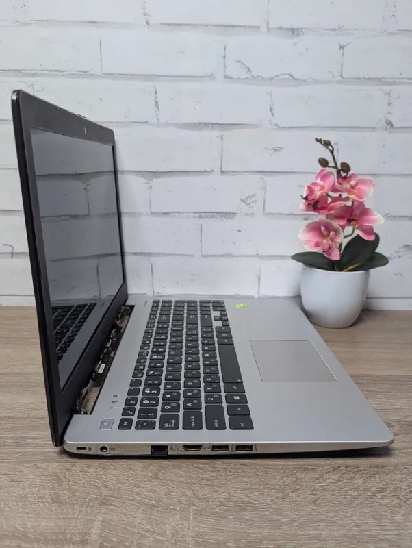 Ноутбук Б-клас Asus R553L / 15.6" (1366x768) TN / Intel Core i7-4500U (2 (4) ядра по 1.8 - 3.0 GHz) / 12 GB DDR3 / 360 GB SSD / nVidia GeForce GT 840M, 2 GB GDDR3, 64-bit / WebCam / DVD-ROM б/в - зображення 6