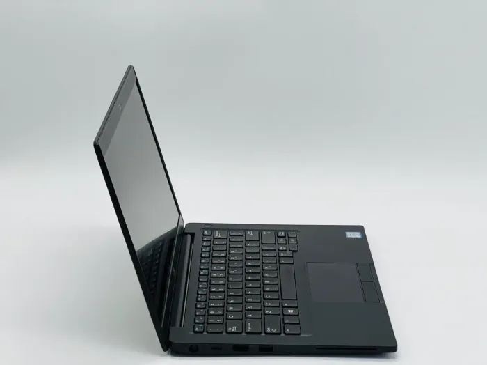 Ультрабук Dell Latitude 7390 / 13.3" (1920x1080) IPS / Intel Core i5-8350U (4 (8) ядра по 1.7 - 3.6 GHz) / 8 GB DDR4 / 120 GB SSD / Intel UHD Graphics 620 / WebCam / HDMI б/в - зображення 3