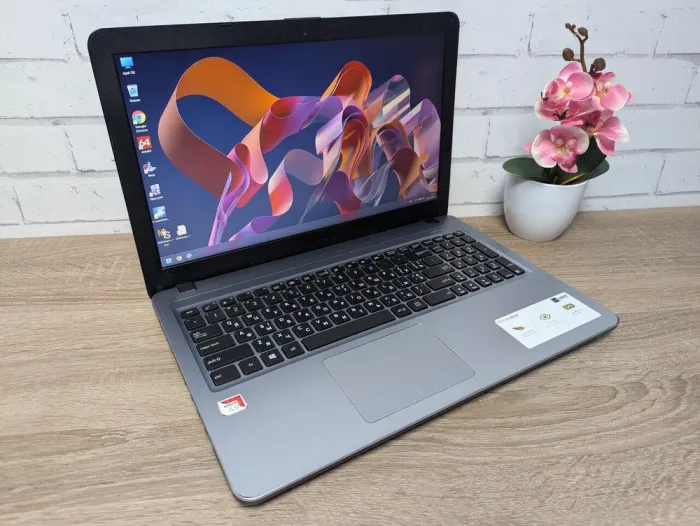 Ноутбук Б-клас Asus VivoBook A540B / 15.6" (1920x1080) TN / AMD A9-9425 (2 ядра по 3.1 - 3.7 GHz) / 16 GB DDR3 / 360 GB SSD / AMD Radeon R5 Graphics / WebCam б/в - зображення 3