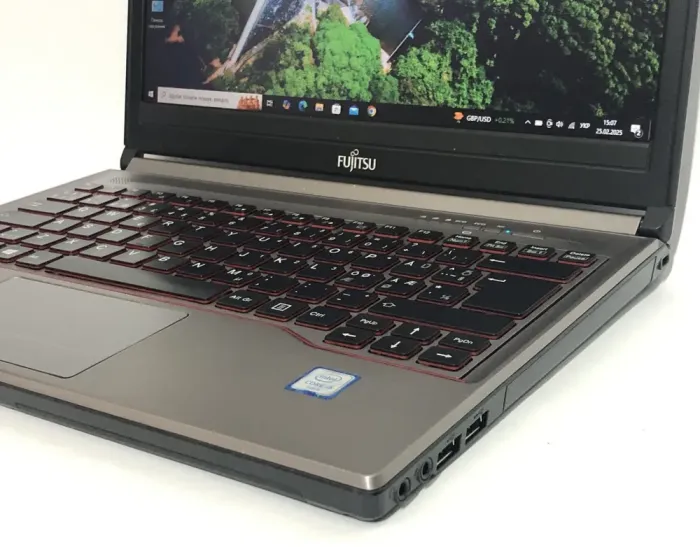 Ноутбук Б-клас Fujitsu Lifebook E736 / 13.3" (1366x768) TN / Intel Core i5-6300U (2 (4) ядра по 2.4 - 3.0 GHz) / 8 GB DDR4 / 500 GB HDD / Intel HD Graphics 520 / WebCam / Win 10 Pro б/в - зображення 9