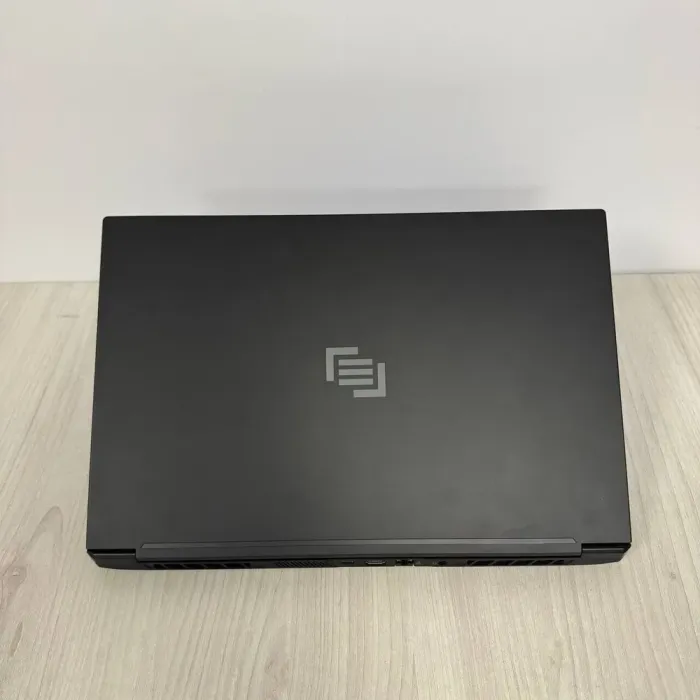 Ігровий ультрабук Б-класу MainGear Vector Pro MG-VCP17A / 17,3" (2560x1440) IPS / AMD Ryzen 9 5900HX (8 (16) ядер по 3.3 - 4.6 GHz) / 16 GB DDR4 / 1000 GB SSD NVMe / nVidia GeForce RTX 3070, 8 GB GDDR6, 256-bit / WebCam б/в - зображення 3