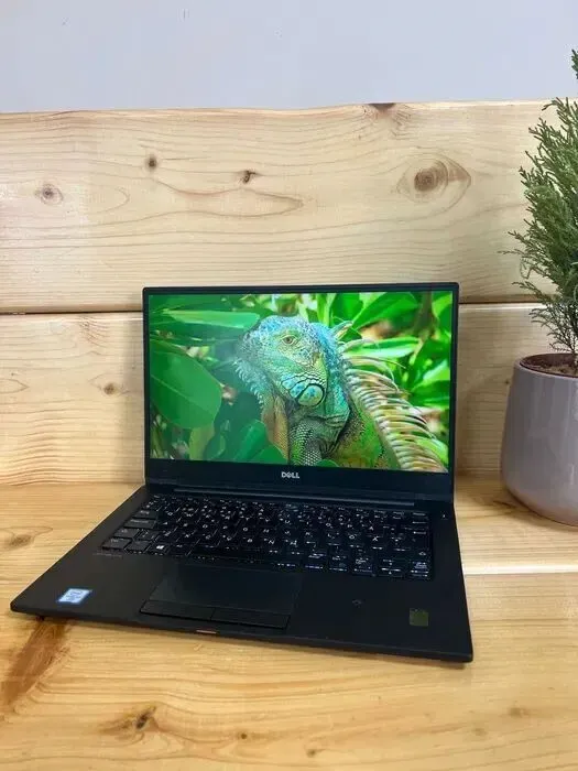 Ультрабук Dell Latitude 7370 / 13.3" (1920x1080) IPS / Intel Core m5-6Y57 (2 (4) ядра по 1.1 - 2.8 GHz) / 8 GB DDR3 / 256 GB SSD / Intel HD Graphics 515 / WebCam / Windows 10 Pro б/в - зображення 2
