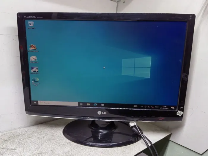 Монітор Б-клас LG Flatron W2453SQ-PF / 24" (1920x1080) TN / 1x VGA / Кабелі в комплекті б/в - зображення 2