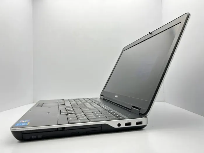 Ноутбук Б-клас Dell Latitude E6540 / 15.6" (1366x768) TN / Intel Core i5-4310M (2 (4) ядра по 2.7 - 3.4 GHz) / 4 GB DDR3 / 240 GB SSD / AMD Radeon HD 8790M, 2GB DDR5, 128-bit / WebCam б/в - зображення 4
