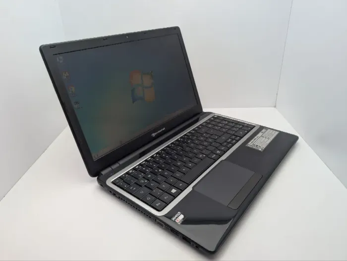 Ноутбук Packard Bell EasyNote TE69KB / 15.6" (1366x768) TN / AMD E1-2500 (2 ядра по 1.4 GHz) / 6 GB DDR3 / 320 GB HDD / Intel HD Graphics / WebCam / АКБ не тримає б/в - зображення 5