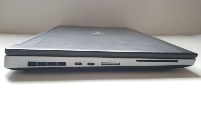 Мобільна робоча станція Dell Precision 7530 / 15,6" (1920x1080) IPS / Intel Core i7-8850H (6 (12) ядер по 2,6 - 4,3 ГГц) / 32 ГБ DDR4 / 128 ГБ SSD + 512 ГБ SSD / nVidia Quadro P2000, 4 ГБ GDDR5, 128-біт / WebCam б/в - зображення 4