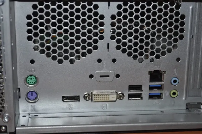 Комп'ютер Fujitsu Esprimo P558 E85 Tower / Intel Core i5-8400 (6 ядер по 2,8 - 4,0 ГГц) / 8 ГБ DDR4 / 128 ГБ SSD / Intel UHD Graphics 630 / DVD-ROM б/в - зображення 7