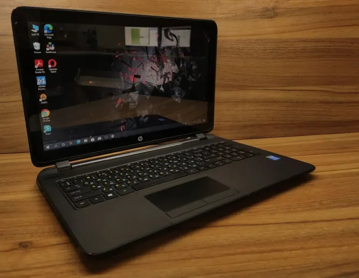 Ноутбук HP 15-1010dx / 15.6" (1366x768) TN Touch / Intel Core i3-4010U (2 (4) ядра по 1.7 GHz) / 8 GB DDR3 / 256 GB SSD / Intel HD Graphics 4400 / WebCam / Win 10 б/в - зображення 4