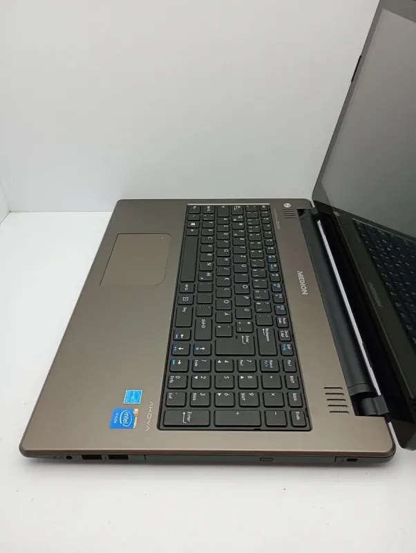 Ноутбук Medion Akoya / 15.6" (1366x768) TN Touch / Intel Celeron N2920 (4 ядра по 1.86 - 2.0 GHz) / 4 GB DDR3 / 120 GB SS / Intel HD Graphics / WebCam б/в - зображення 4