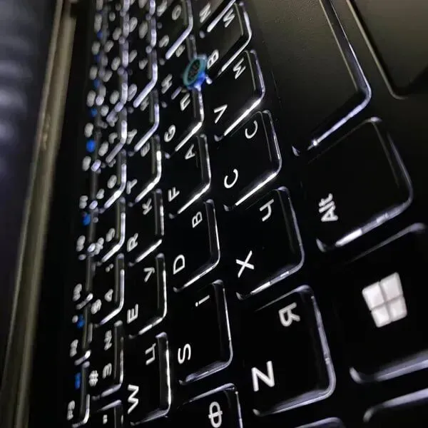 Ноутбук Dell Latitude 5580 / 15.6" (1920x1080) IPS / Intel Core i5-6440HQ (4 ядра по 2.6 - 3.5 GHz) / 16 GB DDR4 / 512 GB SSD / nVidia GeForce 940MX, 2 GB GDDR5, 64-bit / WebCam б/в - зображення 5